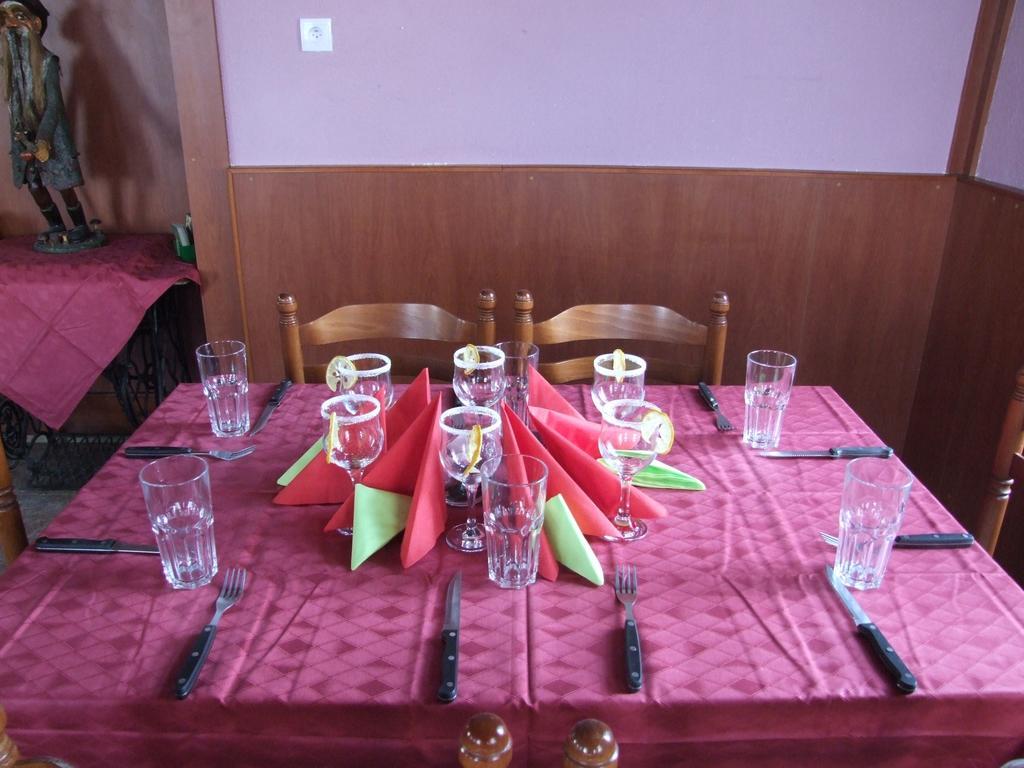 Apartamento Restaurace Na Krizovatce Božanov Habitación foto