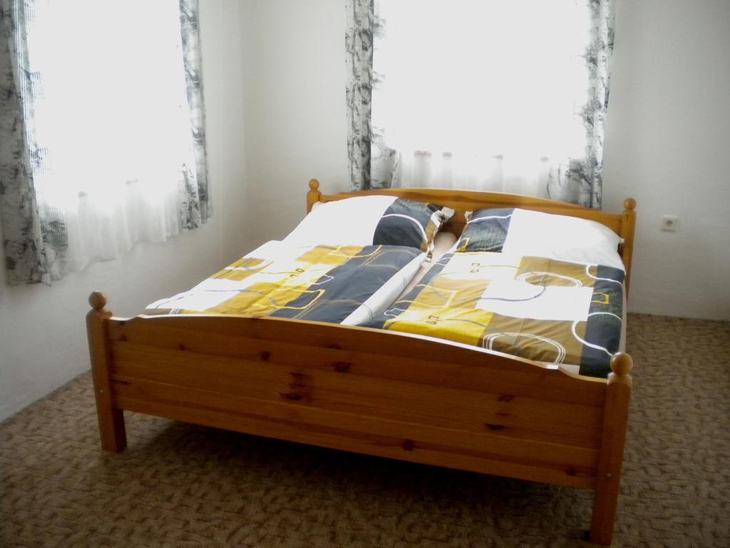 Apartamento Restaurace Na Krizovatce Božanov Habitación foto