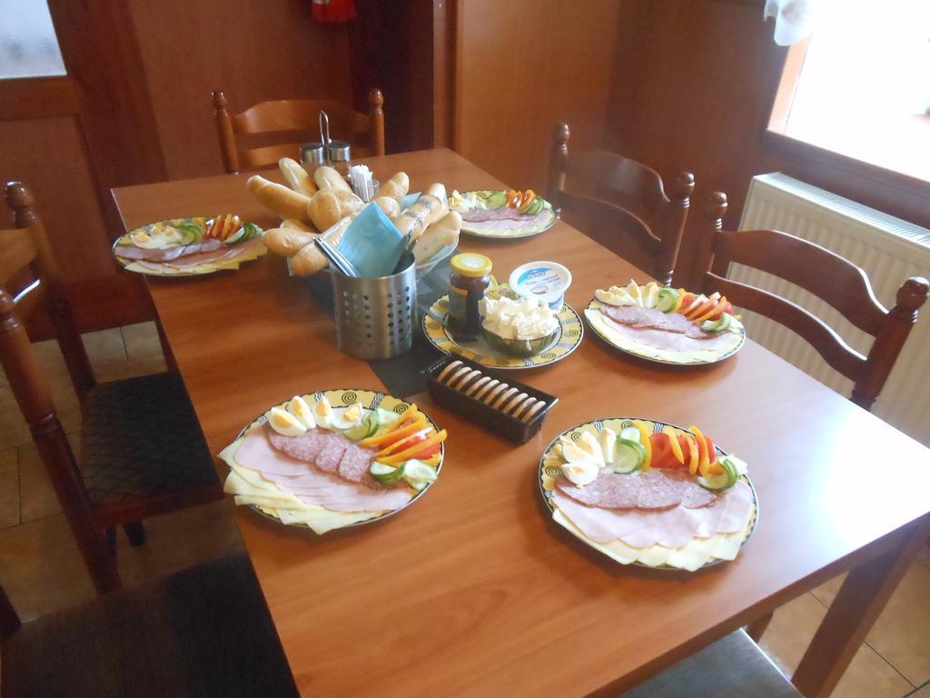 Apartamento Restaurace Na Krizovatce Božanov Exterior foto